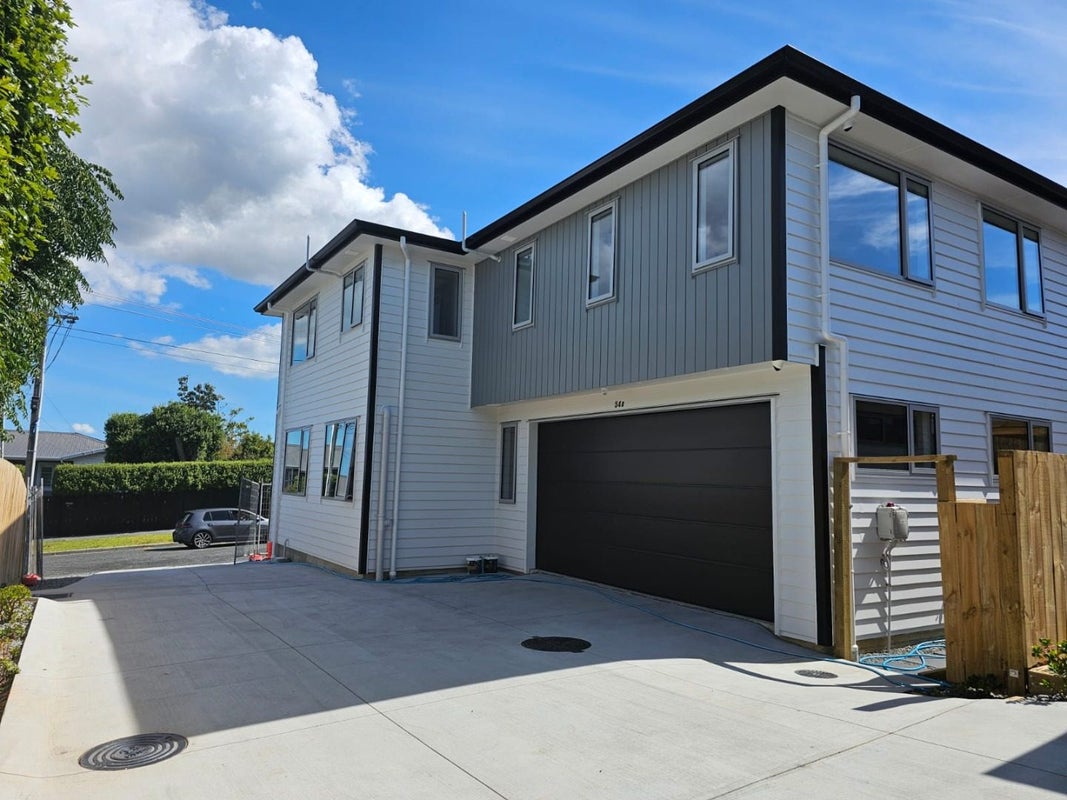 54 Castledine Crescent, Glen Innes, Auckland - Carousel 1
