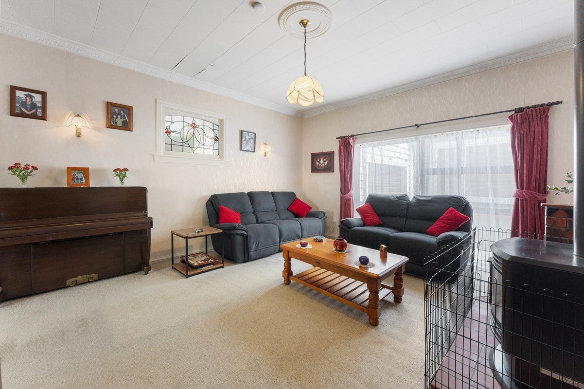 4 Roxburgh Grove, Petone, Lower Hutt - Carousel 2