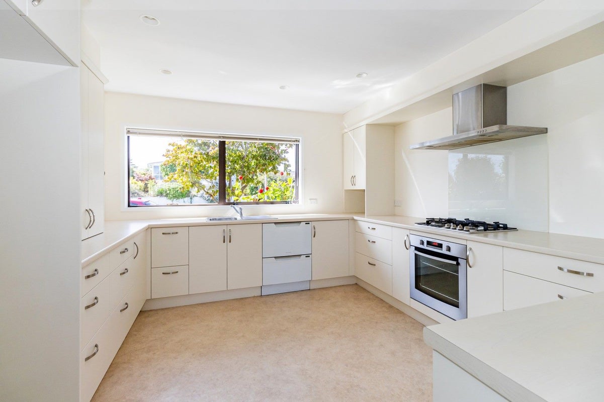 16 Mountain View Road, Glenwood, Timaru - Carousel 2