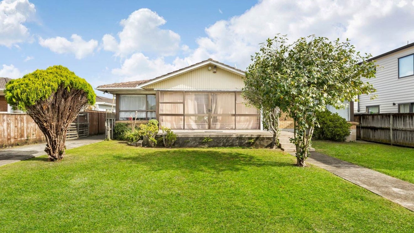 77 Cardiff Road, Pakuranga, Auckland - Carousel 1
