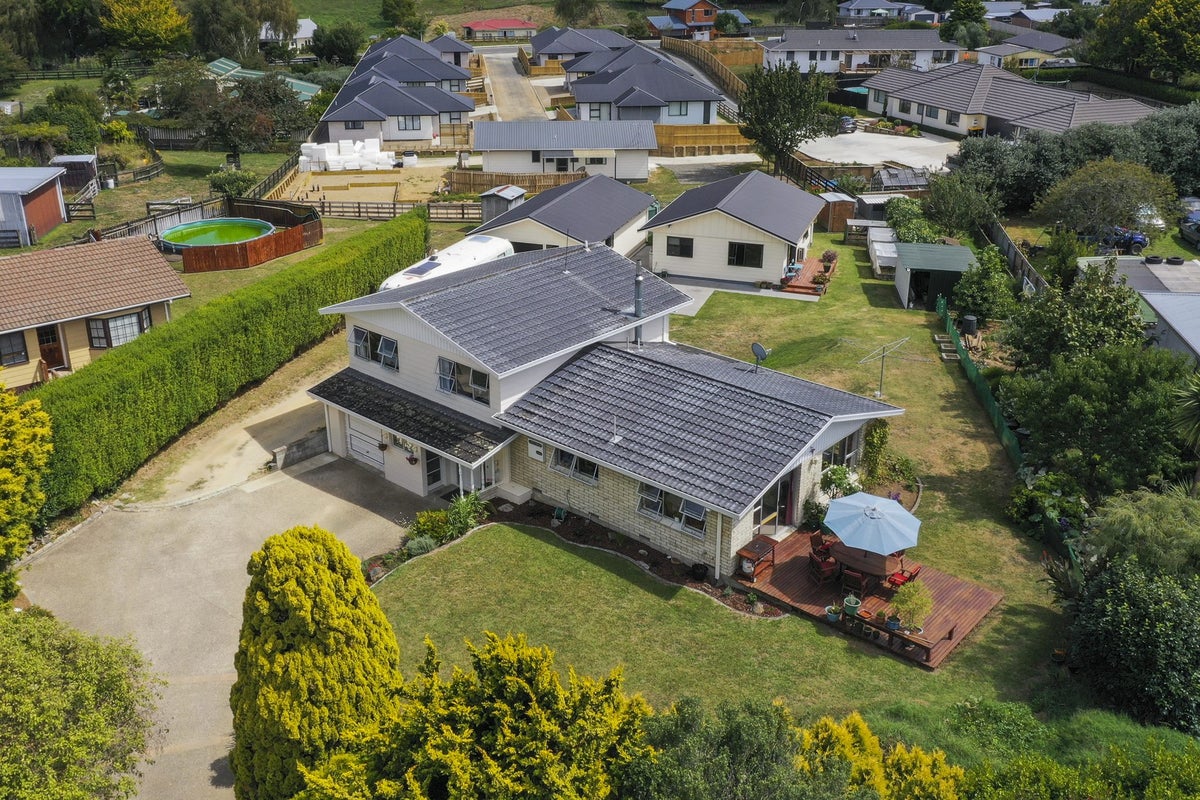 64 Whitaker Street, Kihikihi, Te Awamutu - Carousel 1