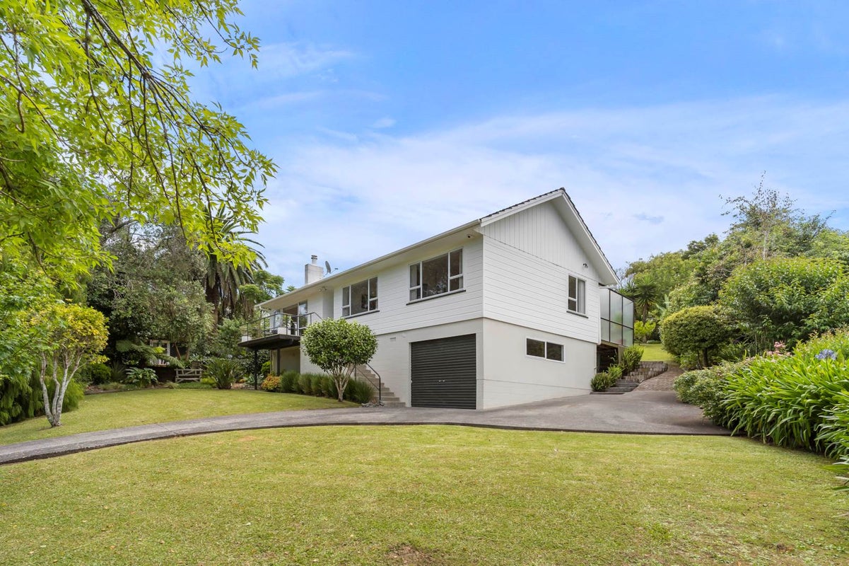 17 Nandana Drive, Glen Eden, Auckland - Carousel 1