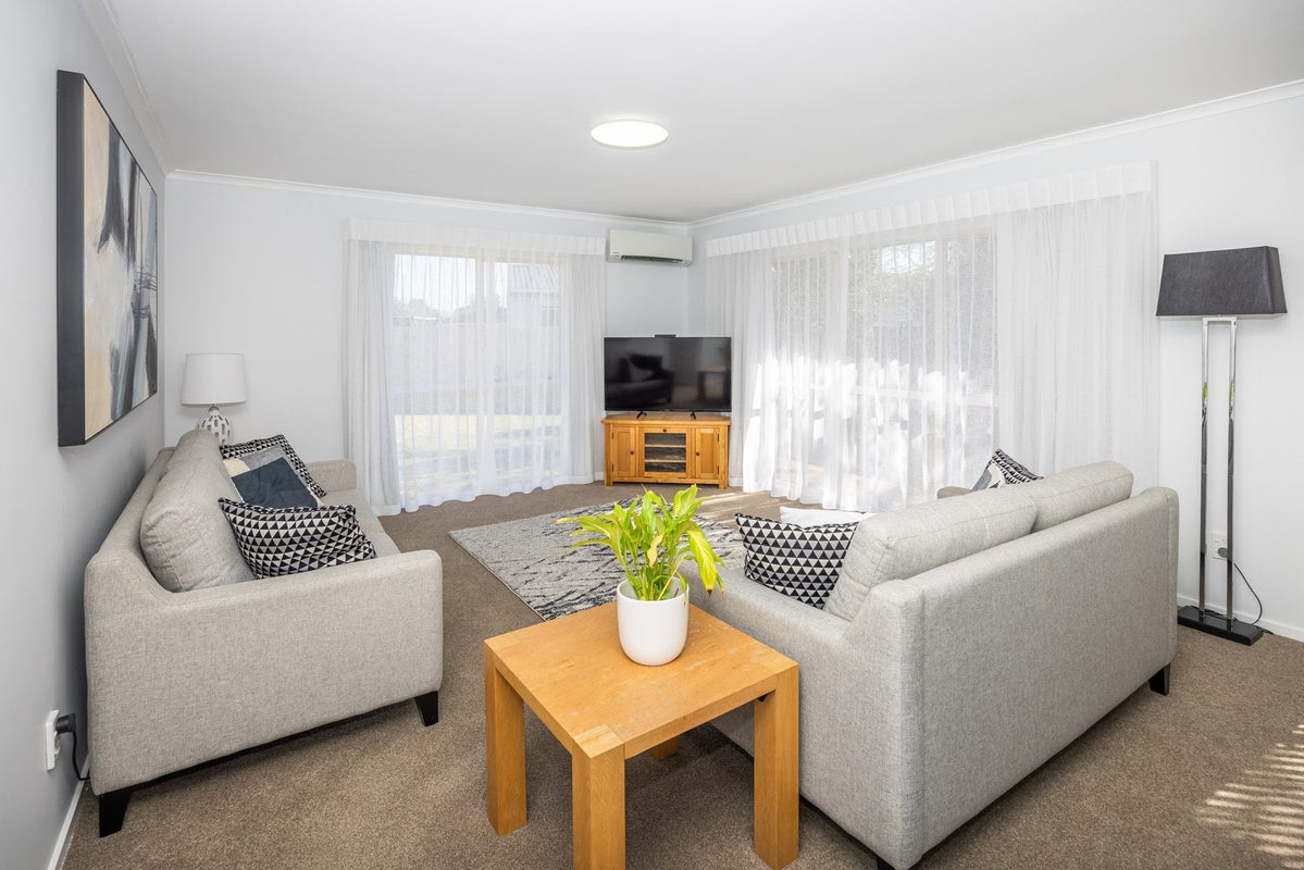 7 Conrad Place, Leamington, Cambridge - Carousel 2