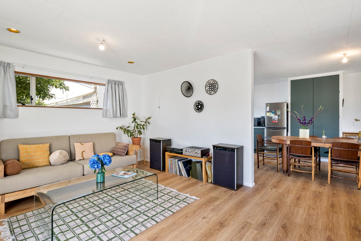 2/223 Stokes Valley Road, Stokes Valley, Lower Hutt - Carousel 2