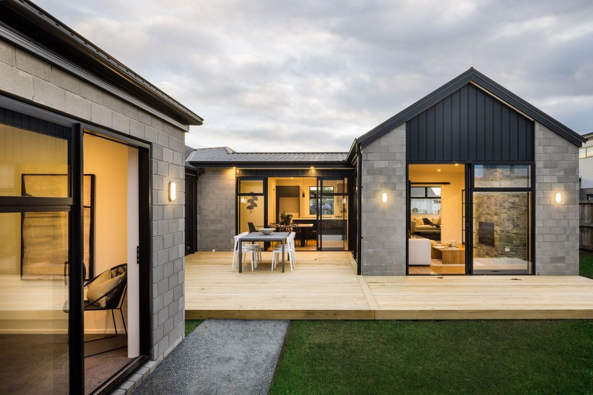 6 The Meadows Drive, Flagstaff, Hamilton - Carousel 2