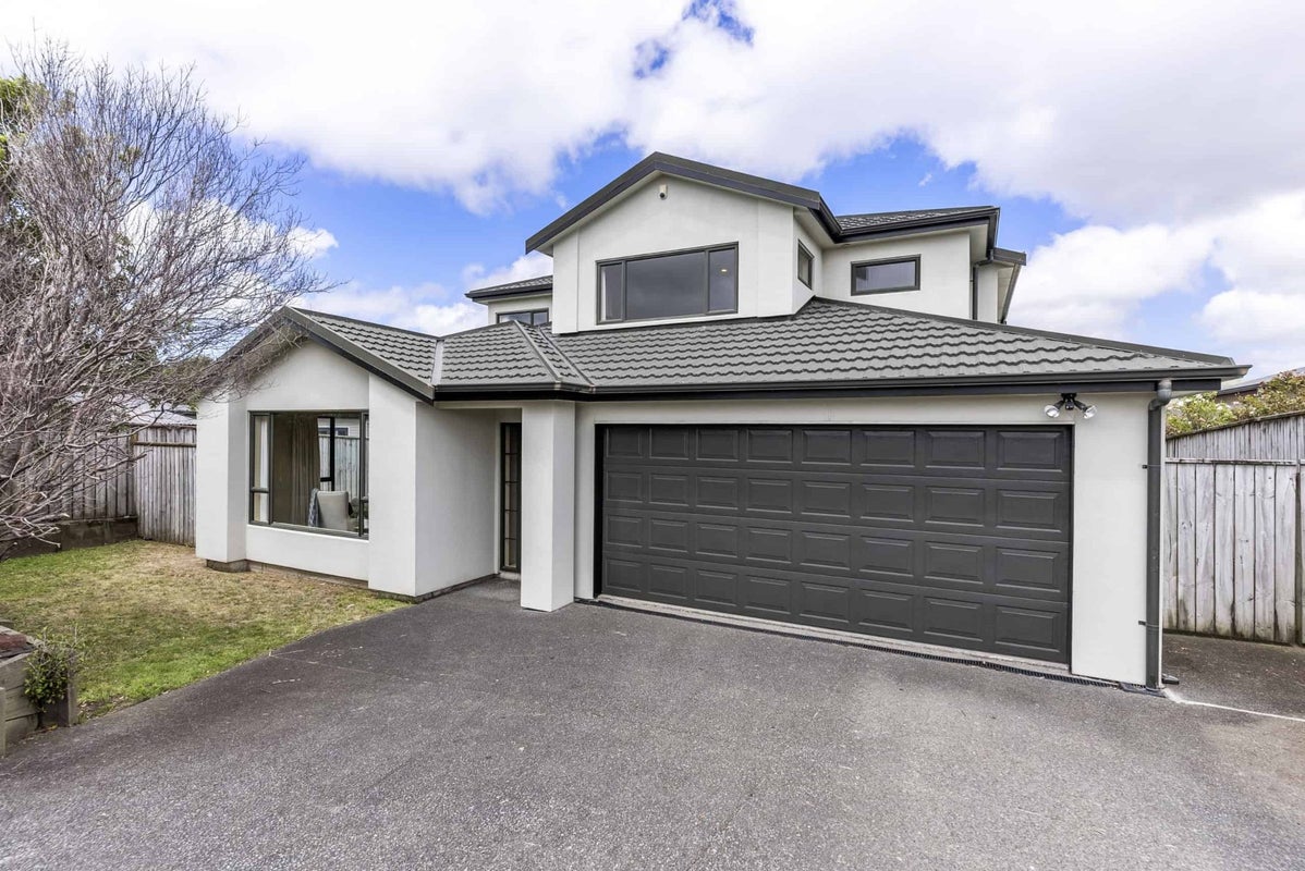 16 Greenstone Place, Aotea, Porirua - Carousel 1
