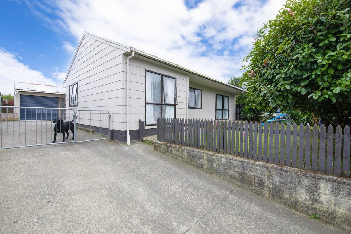 35 Ramsey Crescent, Flaxmere, Hastings - Carousel 1