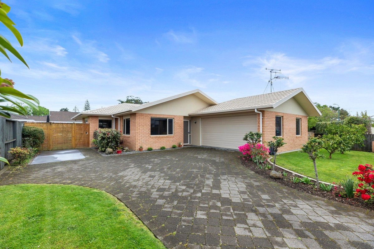 15 Pembroke Drive, Bethlehem, Tauranga - Carousel 25