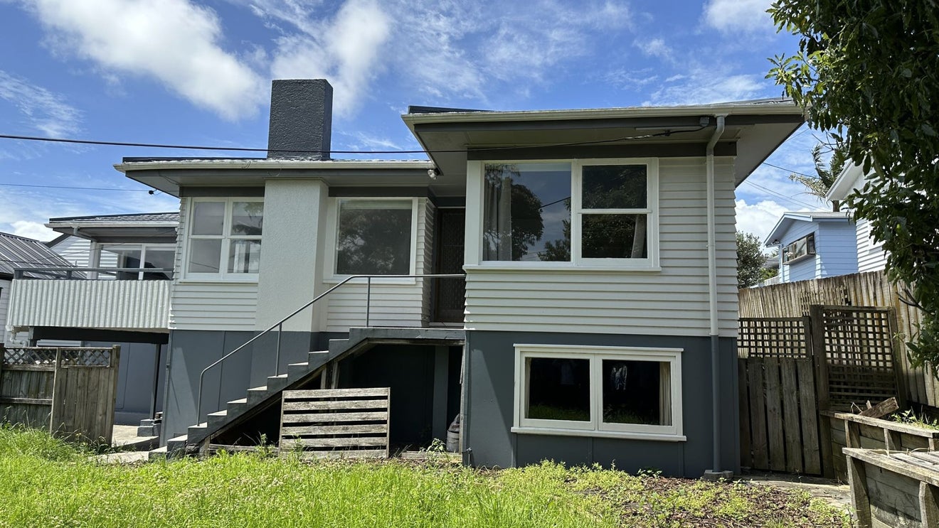 2/8 Raeben Avenue, Hillcrest, Auckland - Carousel 12