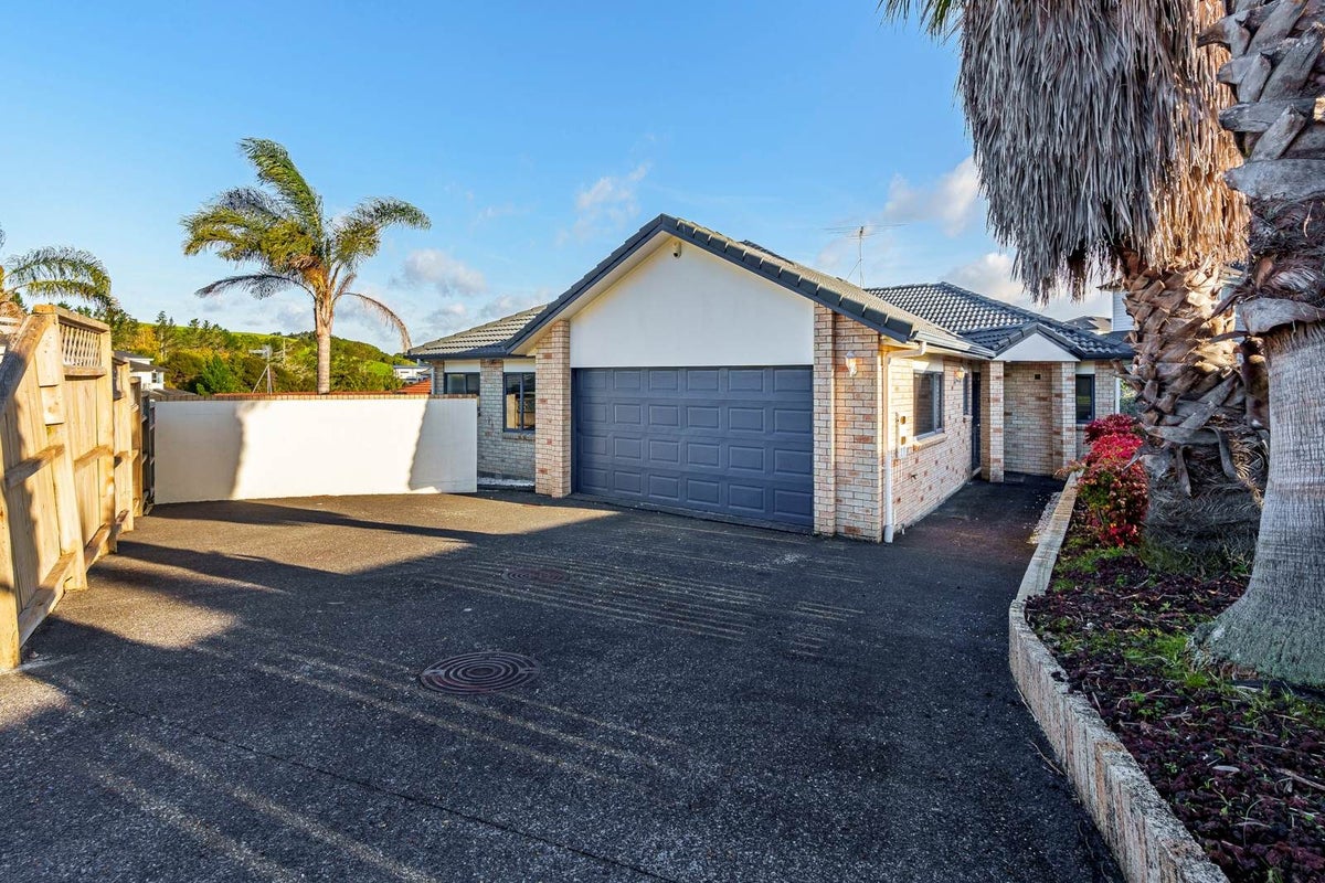 11 Buncrana Place, Pinehill, Auckland - Carousel 1