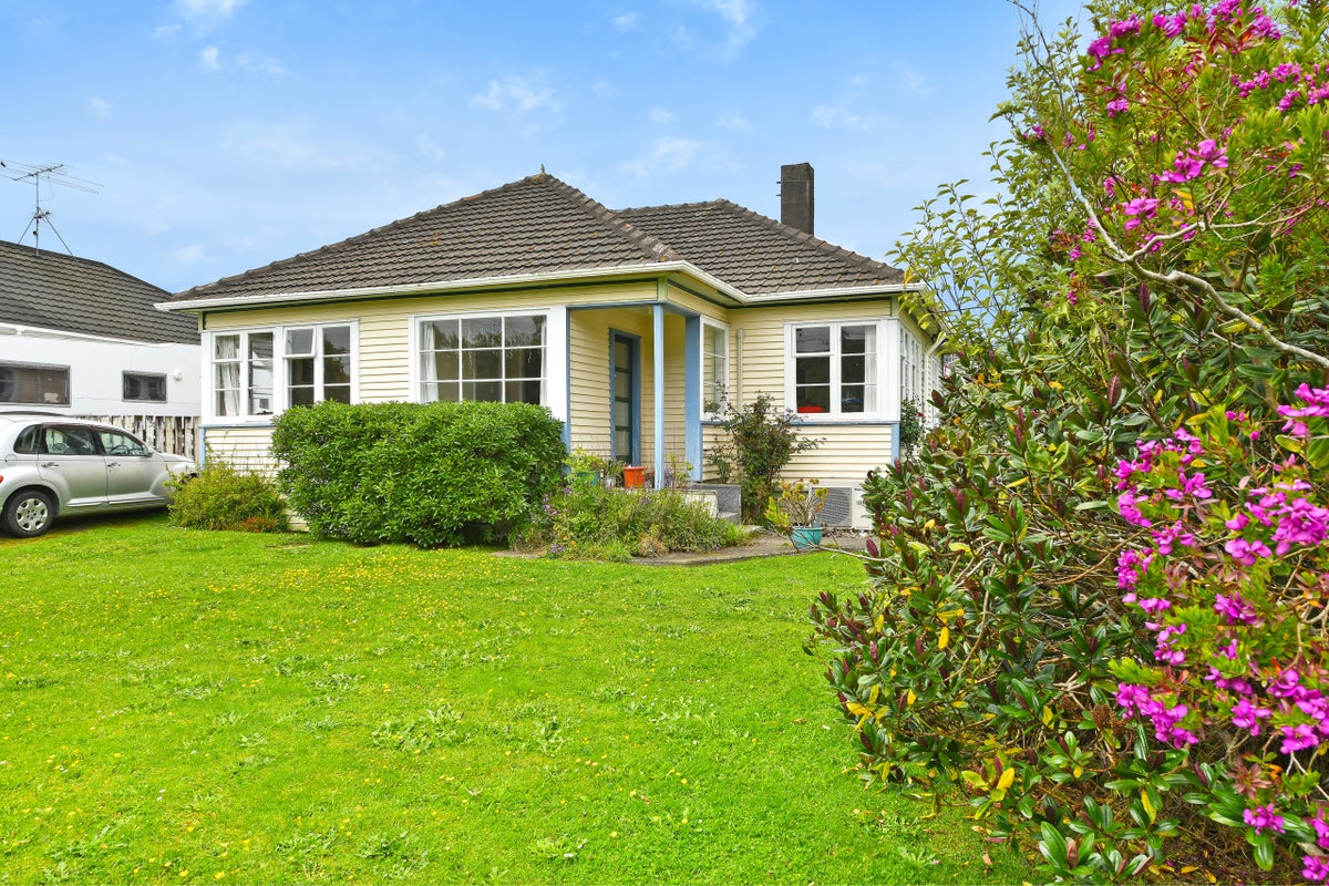 22 Macky Street, Taita, Lower Hutt - Carousel 1