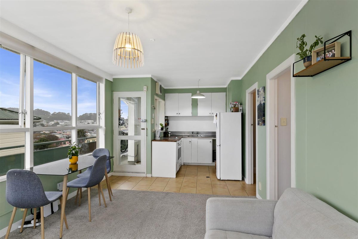 4/4 Kenwyn Terrace, Newtown, Wellington - Carousel 2
