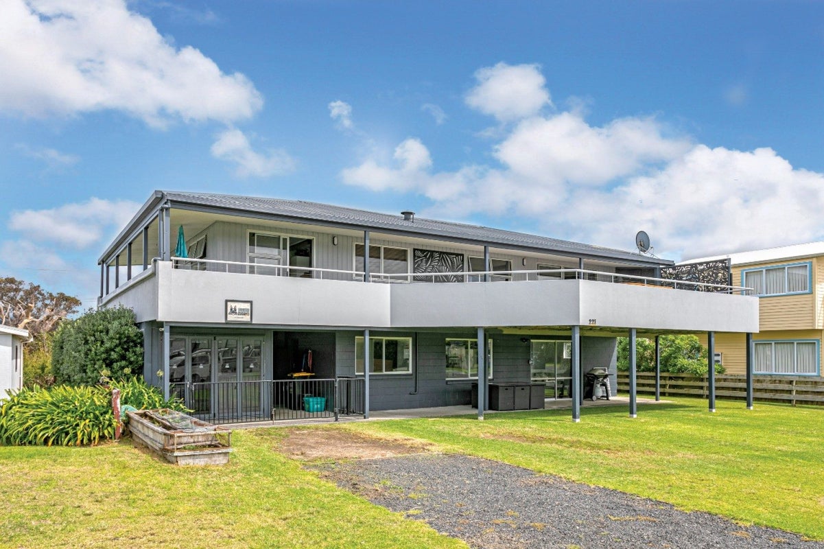 320 Ocean Road, Whangamata - Carousel 1