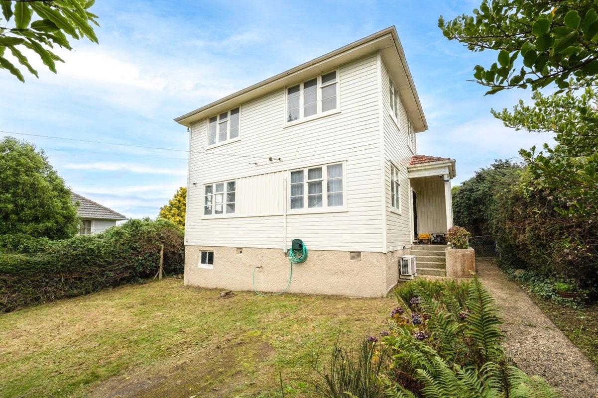9 Forrester Avenue, Liberton, Dunedin - Carousel 1