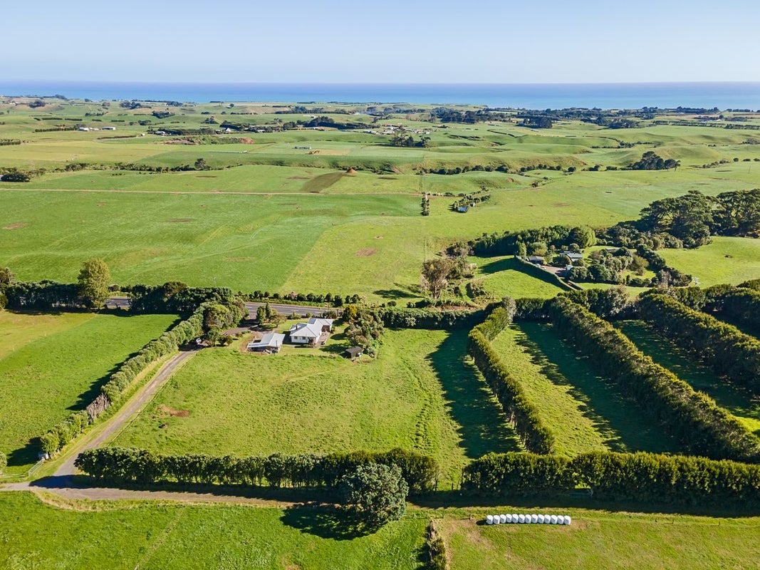 1469 South Road, Kaitake, New Plymouth - Carousel 1