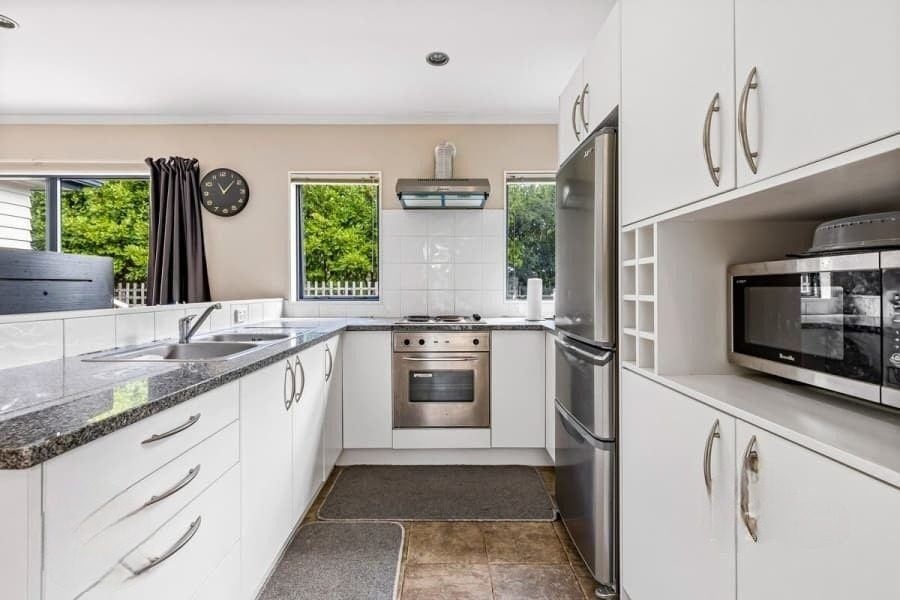 71 Kemp Road, Massey, Auckland - Carousel 1