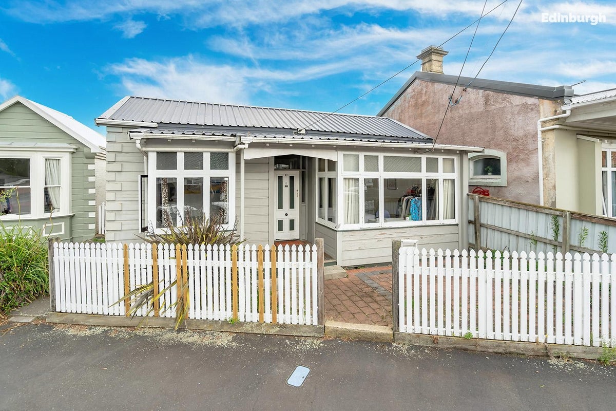 11 Brook Street, North Dunedin, Dunedin - Carousel 1