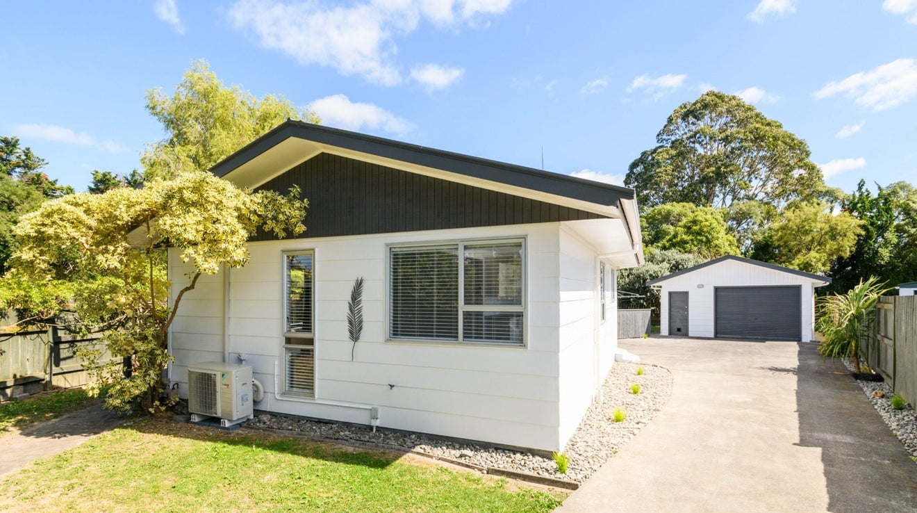 8 Spilman Place, Awapuni, Palmerston North - Carousel 1