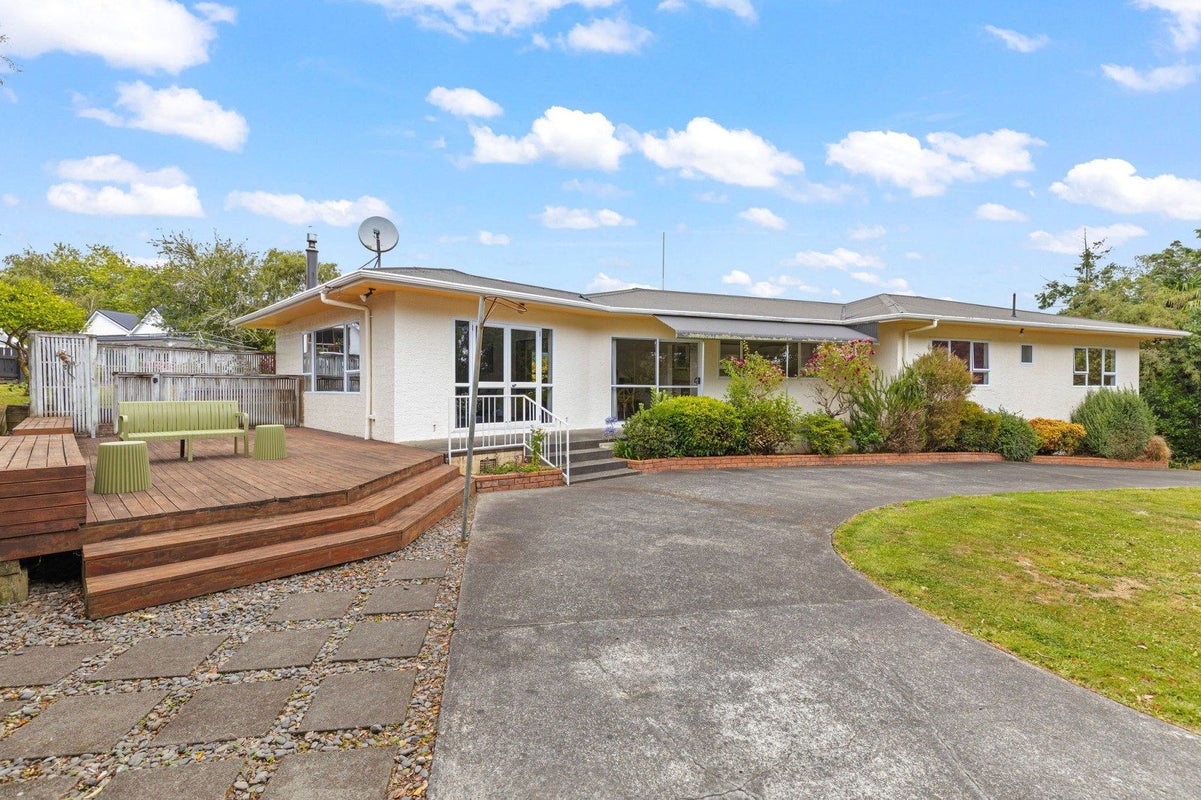 157 No 3 Line, Whanganui East, Whanganui - Carousel 1