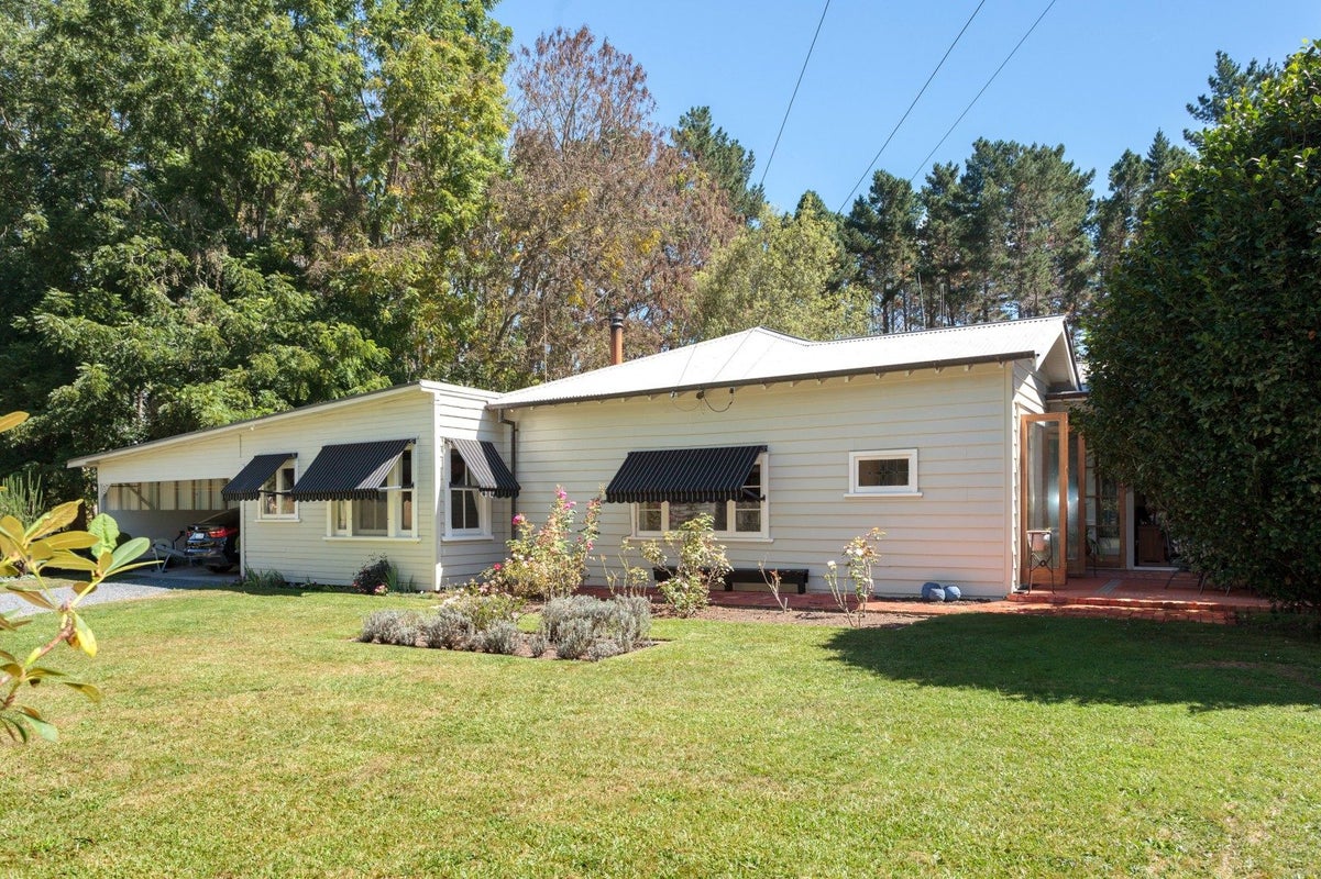 1218 State Highway 1, Tirau - Carousel 1