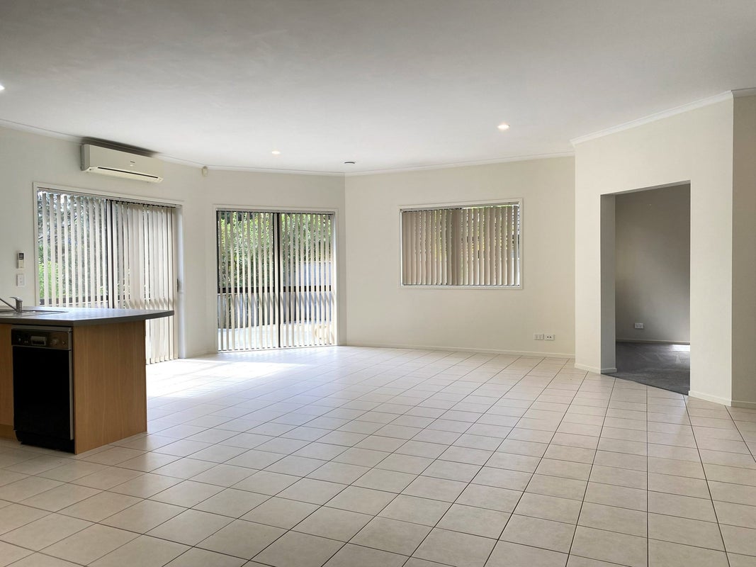 19 Lomas Way, Albany, Auckland - Carousel 2