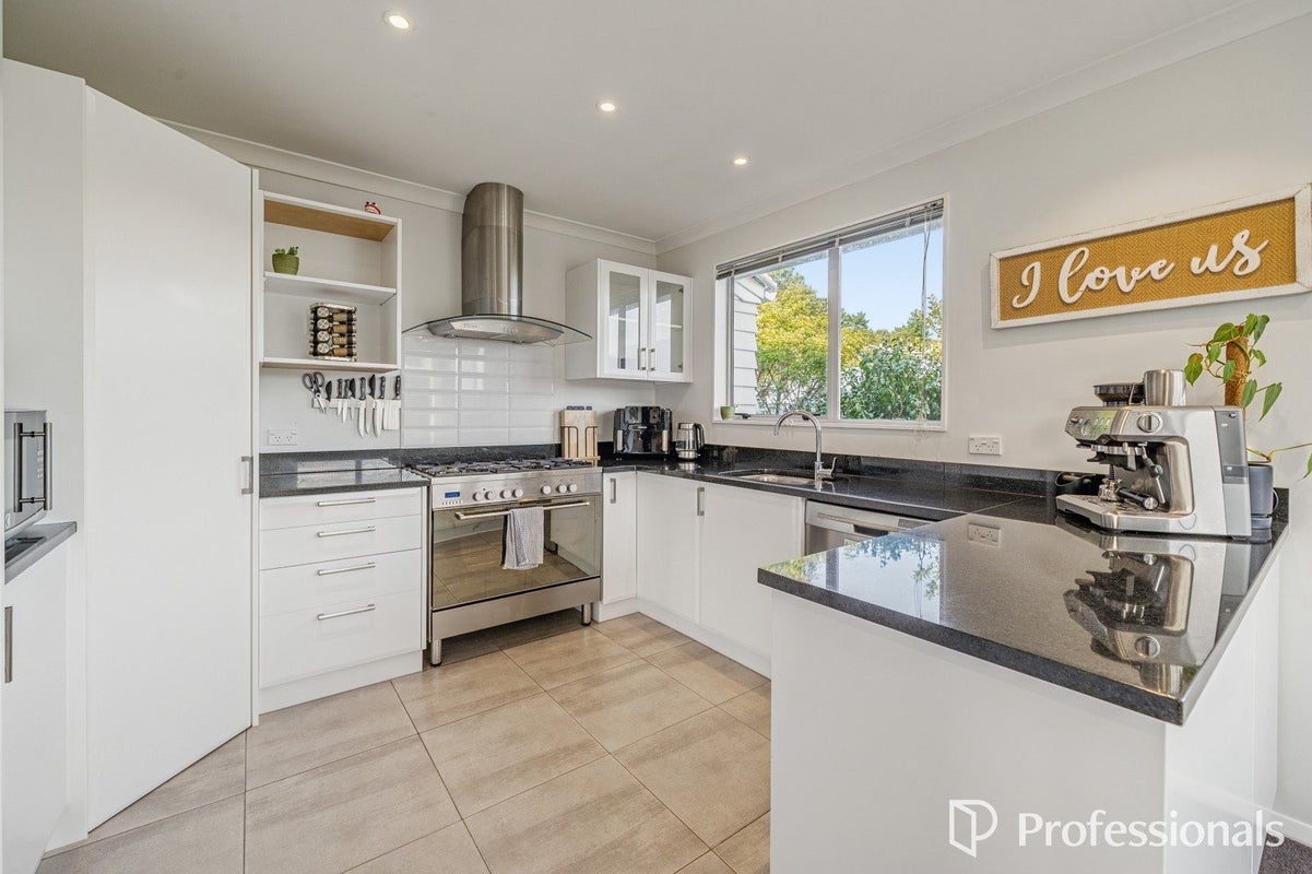 7 Timaru Grove, Kelson, Lower Hutt - Carousel 2