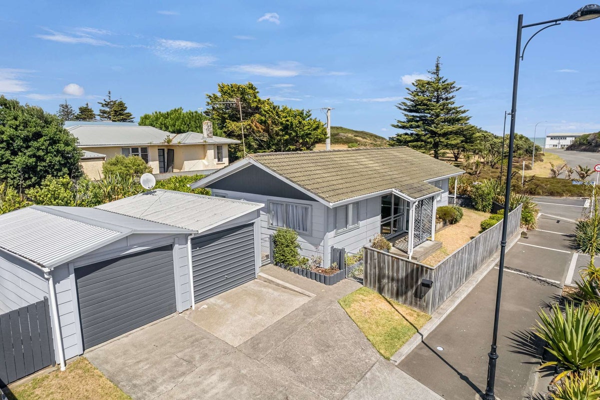 2 Rangiora Street, Castlecliff, Whanganui - Carousel 2