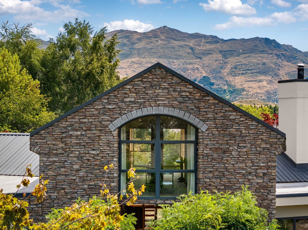 10 Enstone Lane, Lower Shotover, Queenstown - Carousel 1