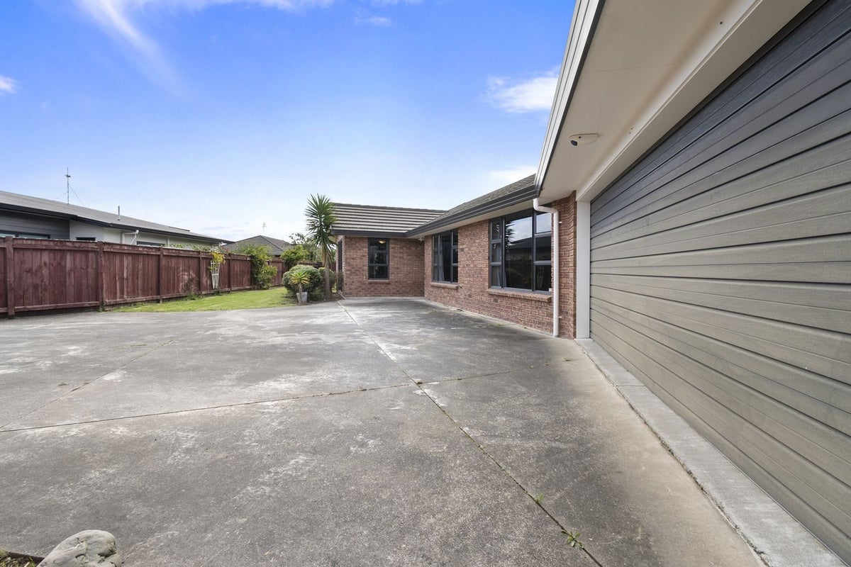 22 Cleveland Heights, Kelvin Grove, Palmerston North - Carousel 30