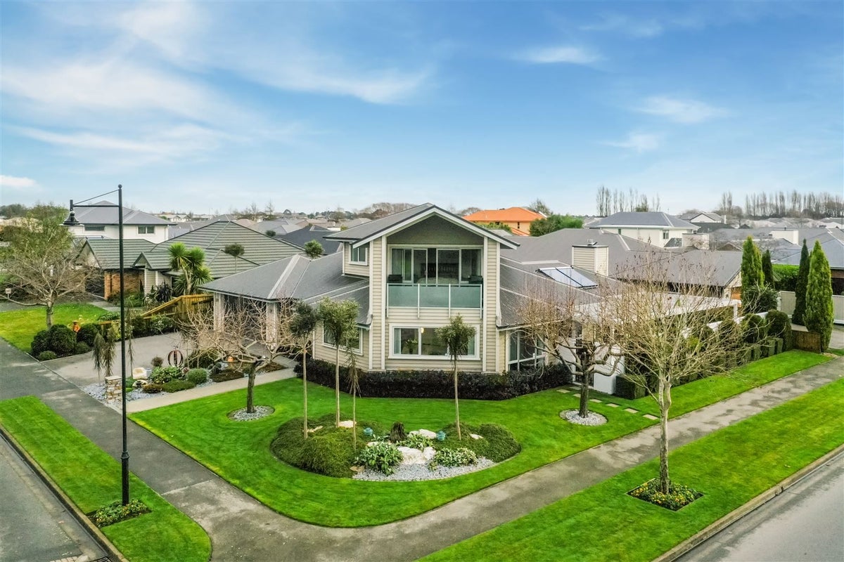 2 Donovan Place, Aidanfield, Christchurch - Carousel 1