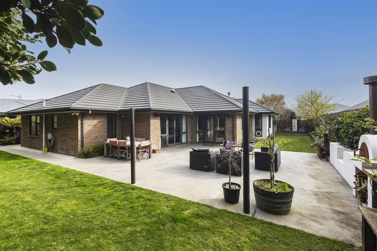 11 Armour Place, Halswell, Christchurch - Carousel 1