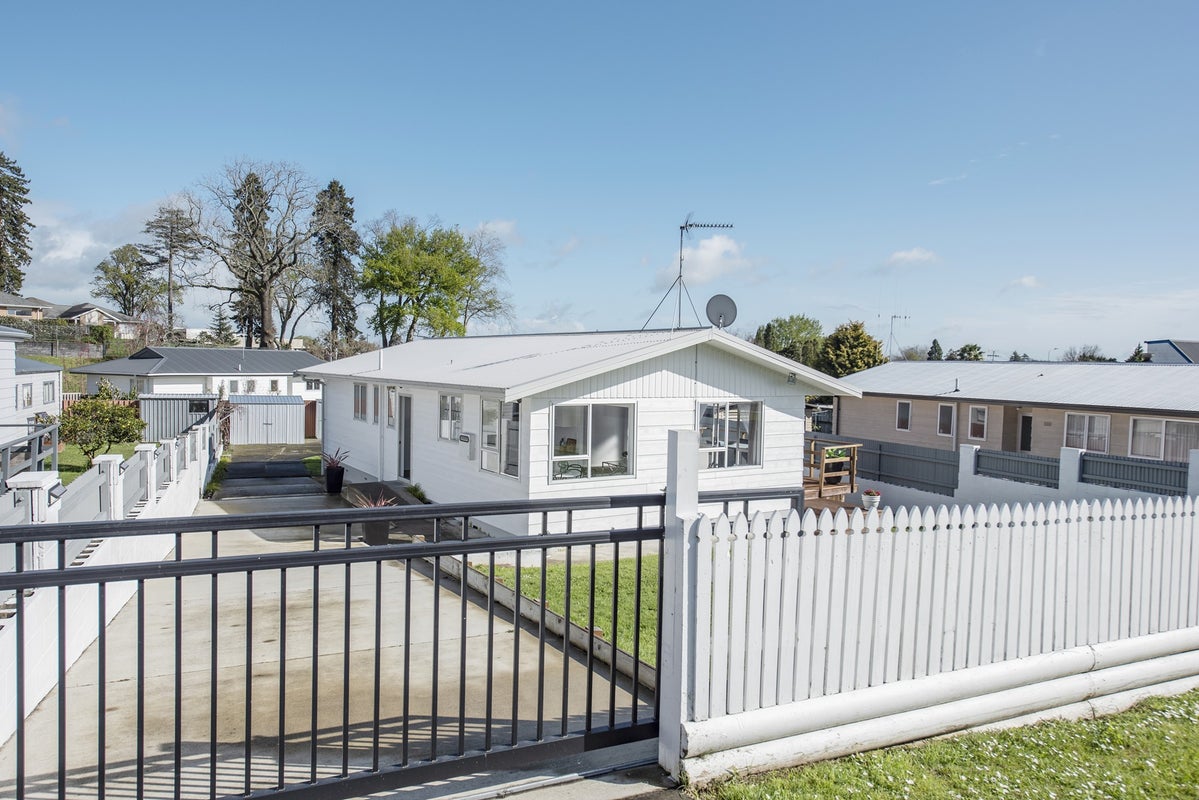 53 Burns Street, Leamington, Cambridge - Carousel 1