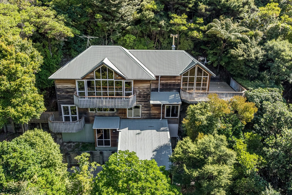 19 Marama Terrace, Eastbourne, Lower Hutt - Carousel 1