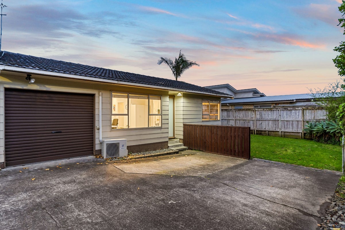 3/100 Royal Road, Massey, Auckland - Carousel 2
