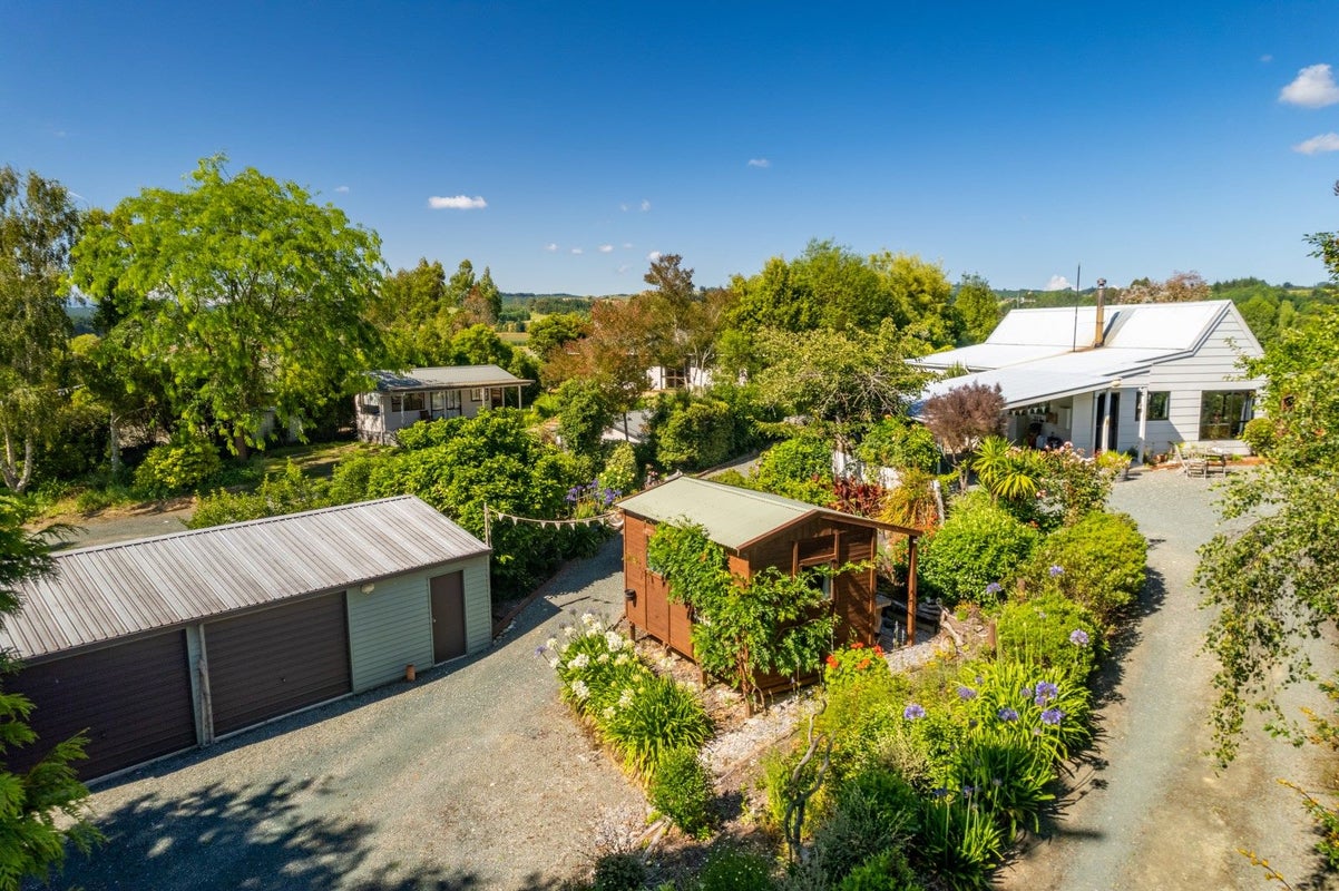 8 Sunrise Valley Road, Upper Moutere - Carousel 1
