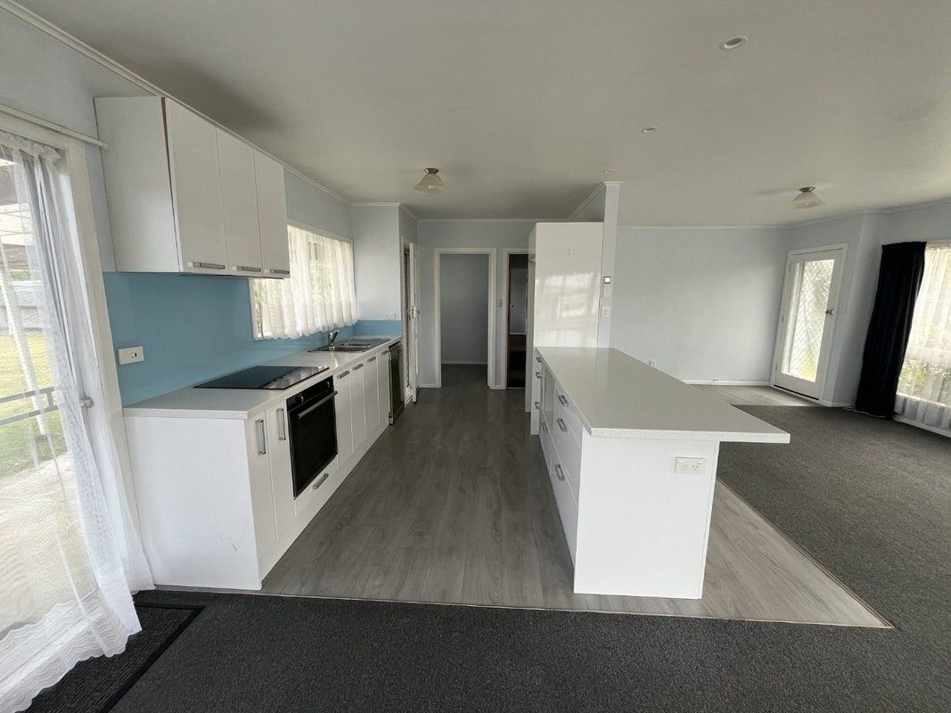 8 Clark Avenue, Pirimai, Napier - Carousel 2