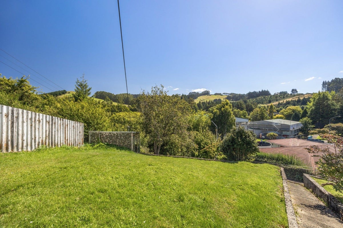 469 Kaikorai Valley Road, Bradford, Dunedin - Carousel 19