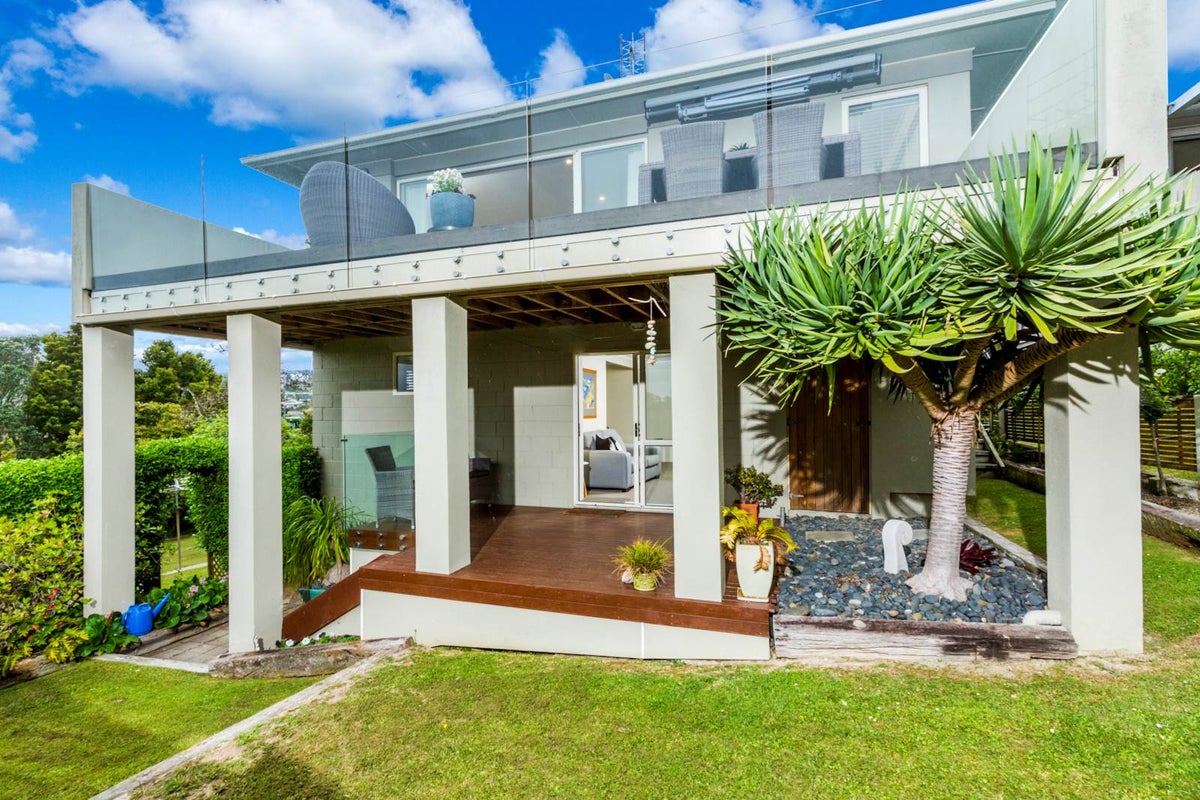 10 Kilduff Place, Mairangi Bay, Auckland - Carousel 1