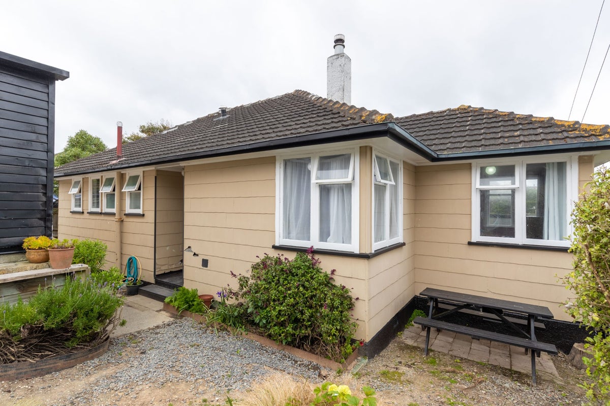 37 Downes Street, Titahi Bay, Porirua - Carousel 1