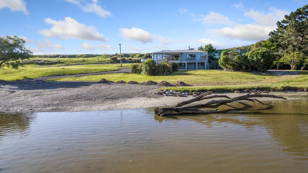 55 Fishermans Lane, Motunau, Greta Valley - Carousel 48