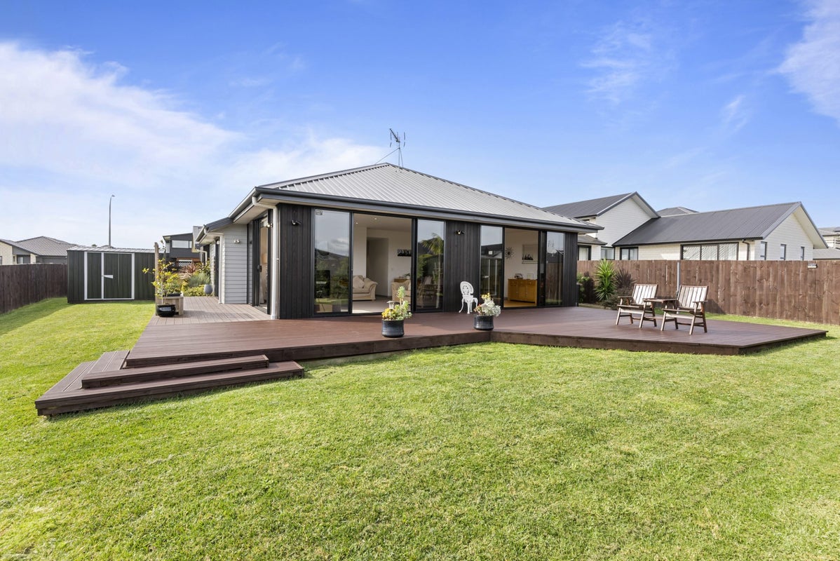 63 Eighth View Avenue, Beachlands, Auckland - Carousel 1