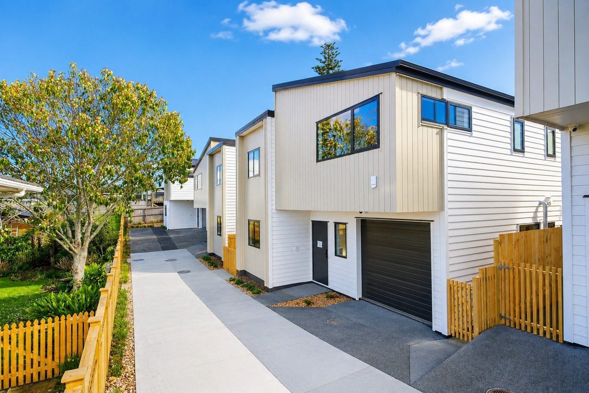 41 Waterloo Street, Howick, Auckland - Carousel 1