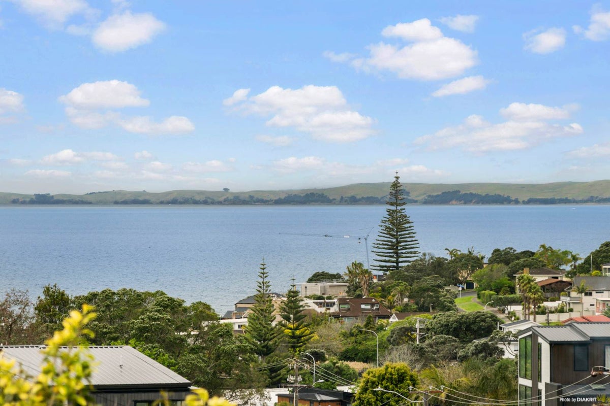 2/39 Hastings Rd, Mairangi Bay, North Shore City - Carousel 1