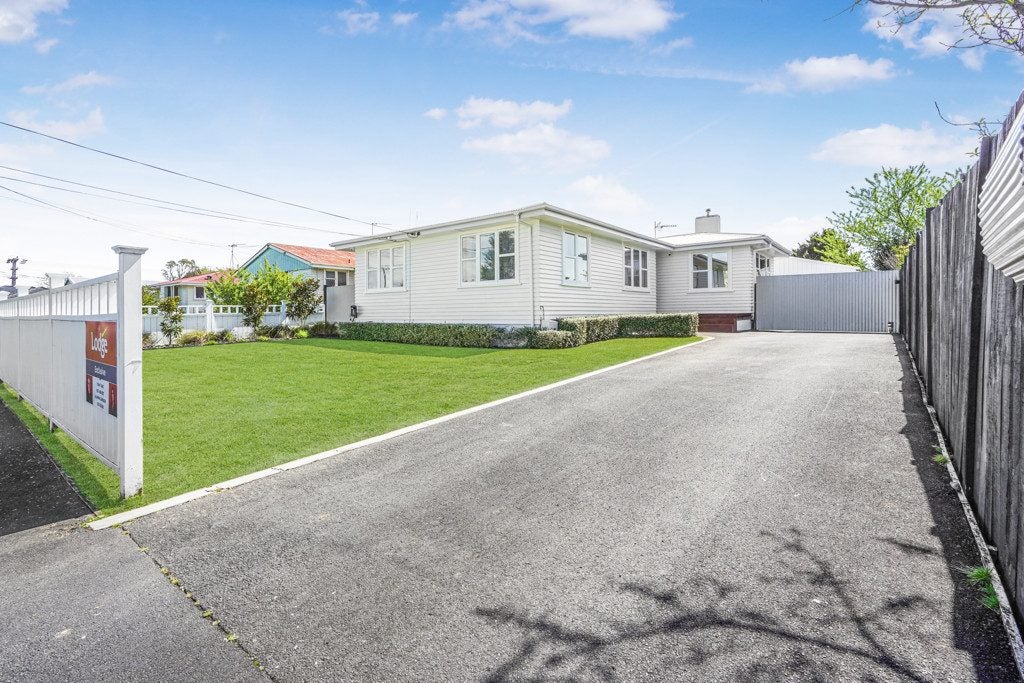 36 Yvonne Street, Melville, Hamilton - Carousel 1