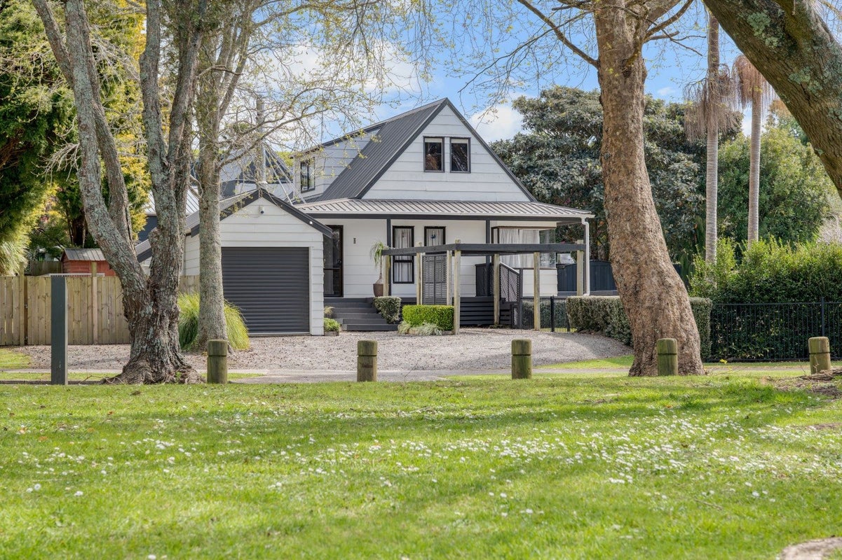 5 Pohutukawa Drive, Athenree, Katikati - Carousel 1