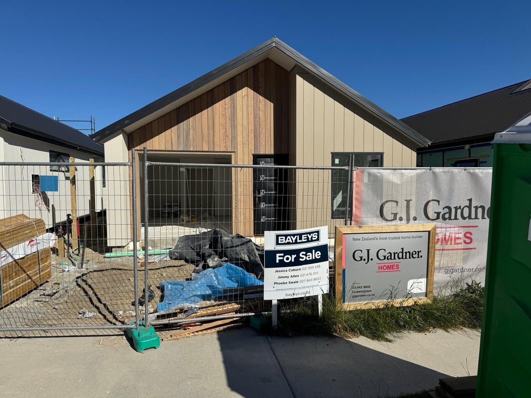 16 Shoveler Road, Hanley's Farm, Jacks Point, Queenstown-Lakes, Otago - Carousel 1