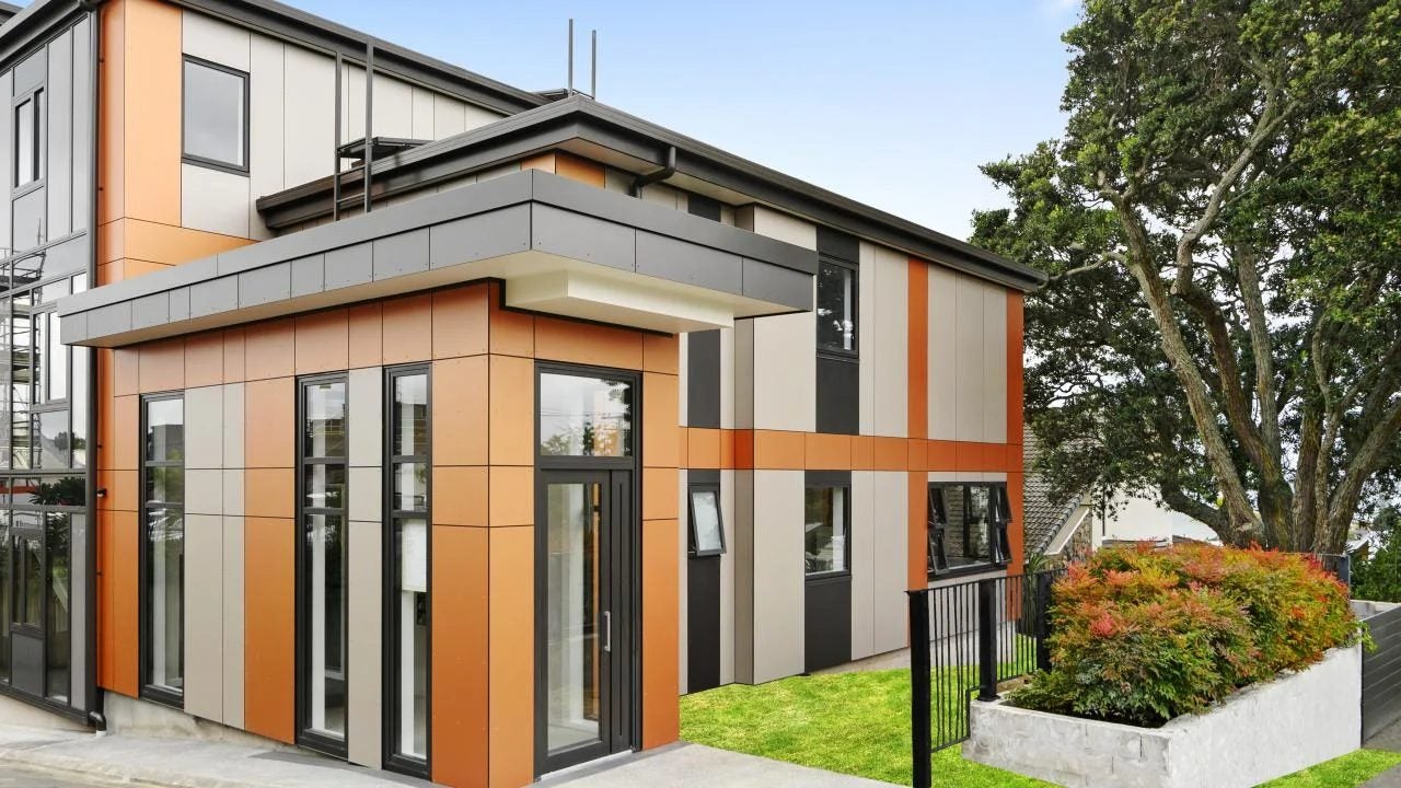 2B/12 Selwyn Road, Howick, Auckland - Carousel 1