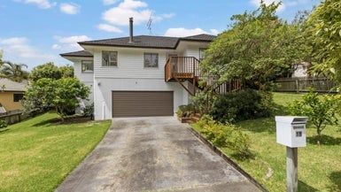 18 Stephen Lysnar Place, Hillsborough, Auckland - Carousel 1