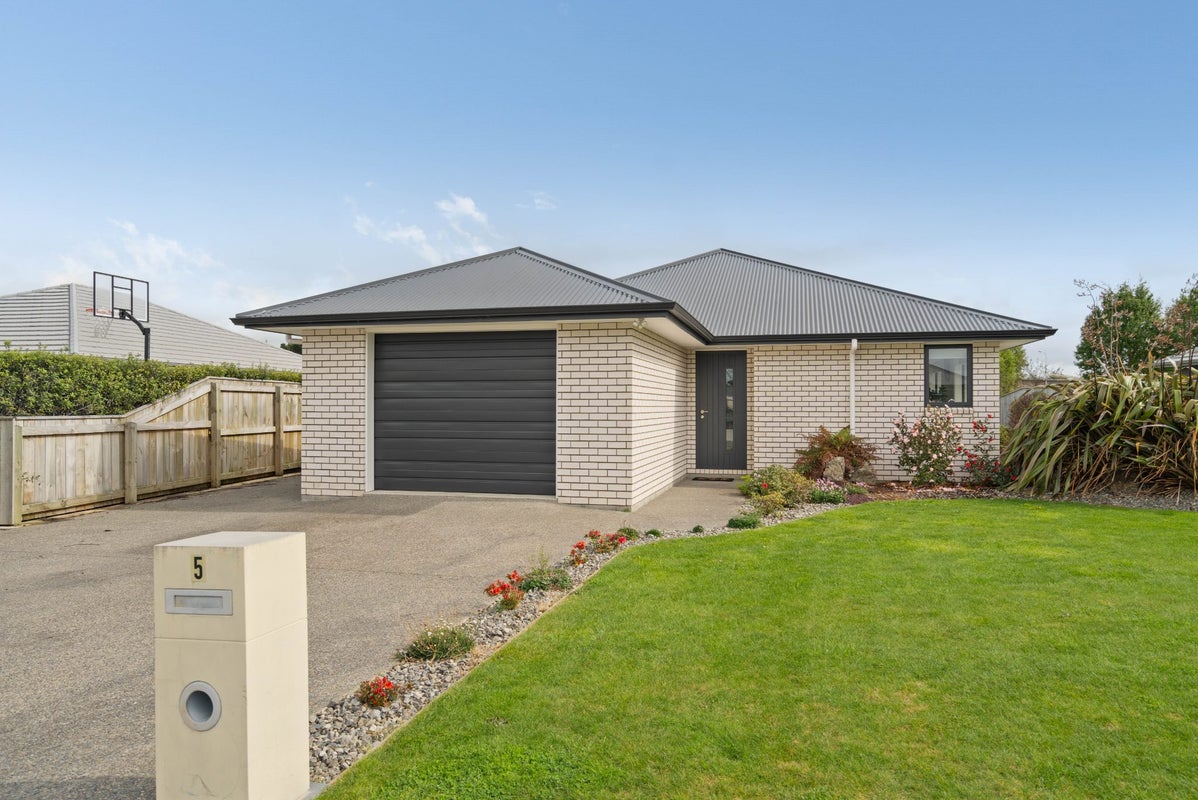 5 Riverstone Place, Solway, Masterton - Carousel 1