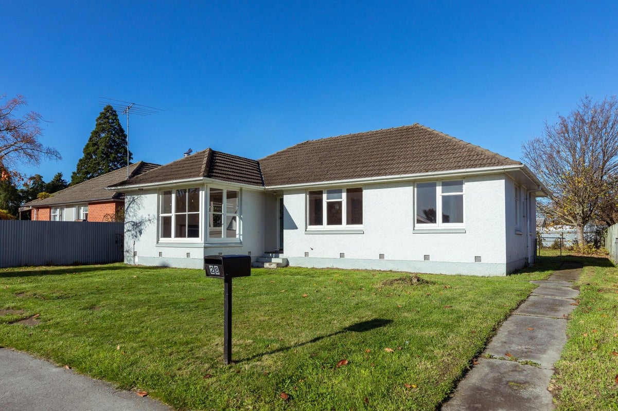 28 Davis Crescent, Netherby, Ashburton - Carousel 1